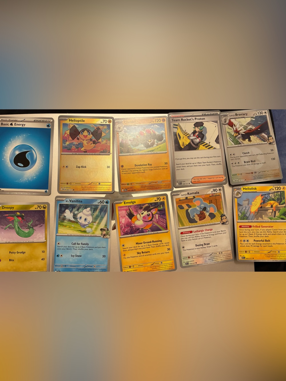 Pokémon Cards Lot & Pokémon Pin -